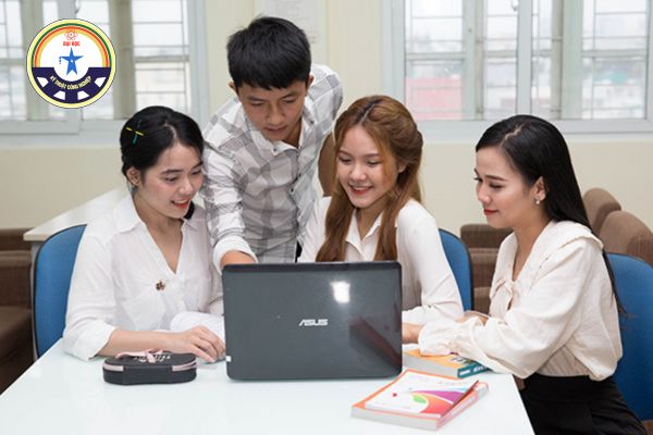 nganh quan tri kinh doanh luong bao nhieu
