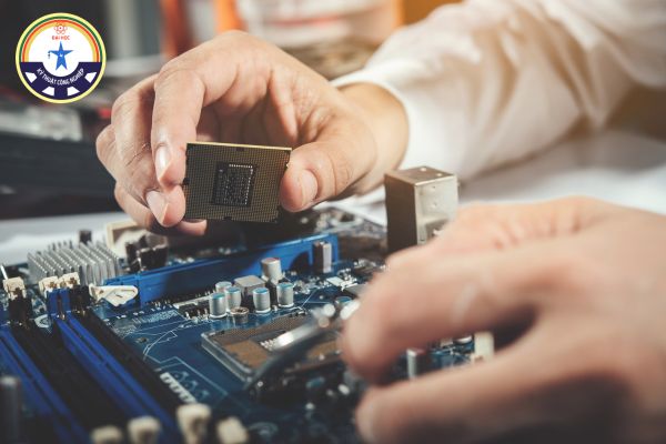 nganh-hoc-ket-hop-giua-cong-nghe-phan-cung-va-cong-nghe-phan-mem