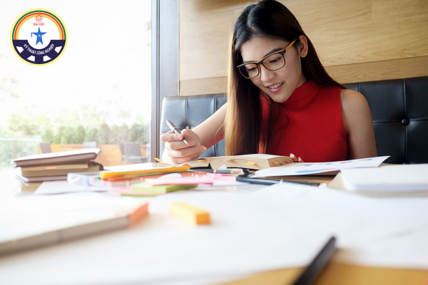 tot nghiep thpt vua hoc vua lam kiem tien duoc khong