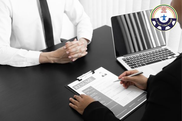 bang dai hoc tu xa co xin duoc viec khong