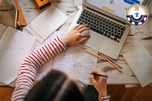 Bang dai hoc tu xa co gia tri the nao