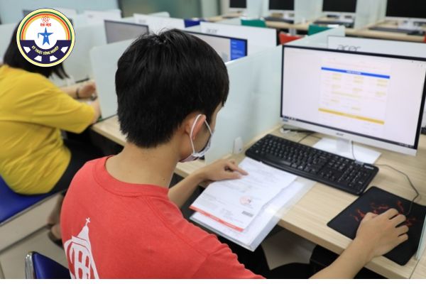 hoc dai hoc truc tuyen nganh ngon ngu anh