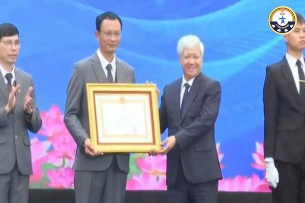 huan chuong lao dong hang nhi